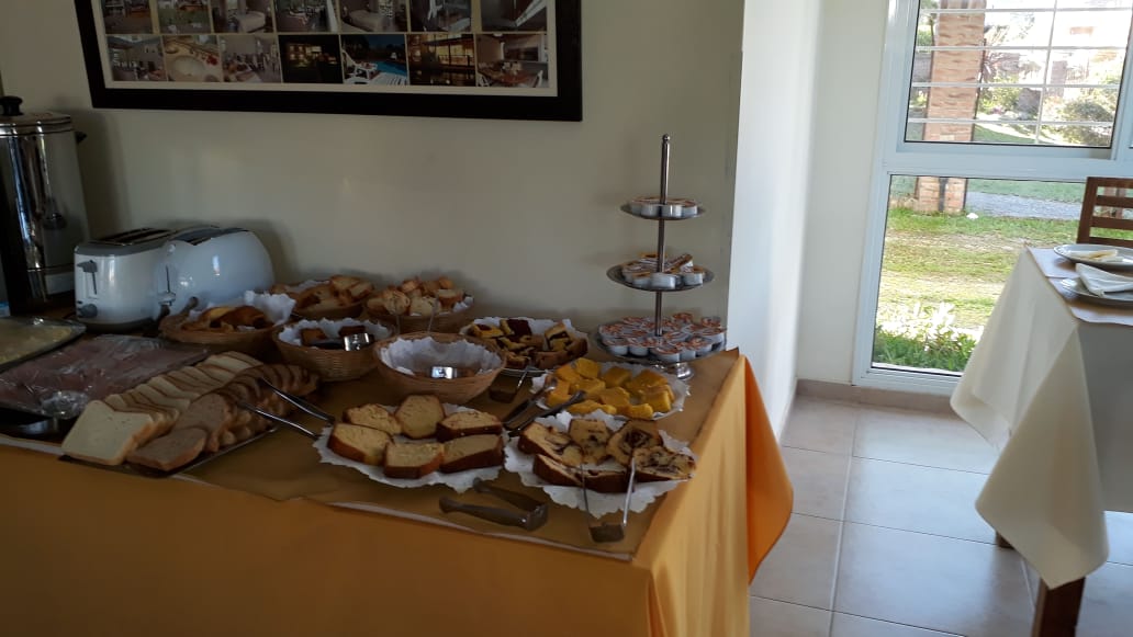 Mesa de desayuno buffet